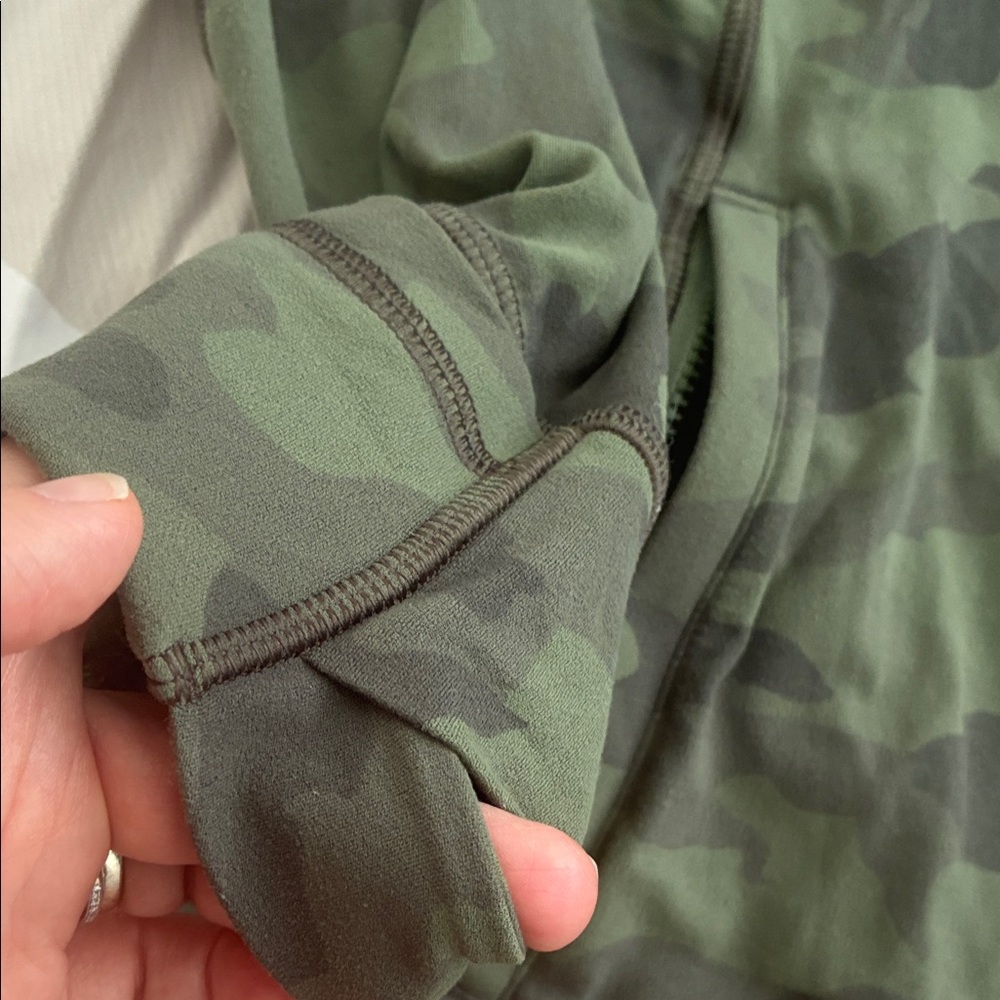 Lululemon Women's Camouflage Jacket - Picture 3 of 5
